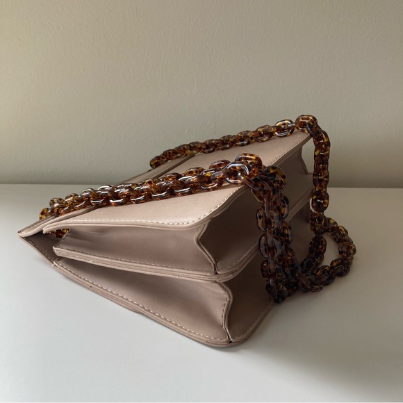 ANTIK KRAFT Structured Purse with Tortoise Chain Strap - Picture 5 of 5